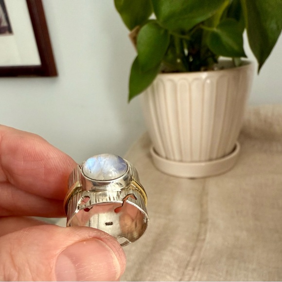 Sundance Silver and Moonstone Ring. 7US - Picture 10 of 11
